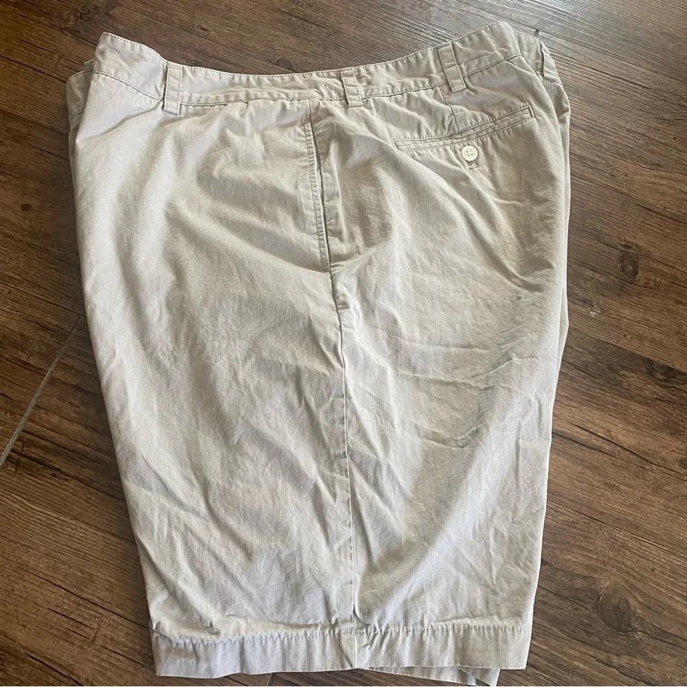 Vineyard Vines classic beige